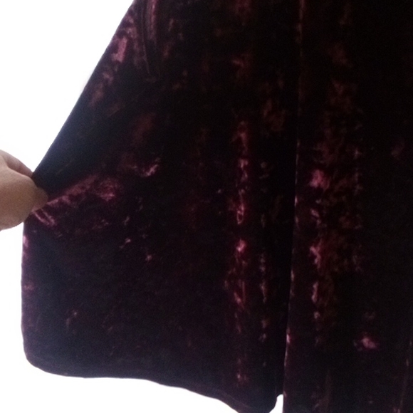 New crush valour burgendy sleeve less top in 2x - Picture 2 of 3